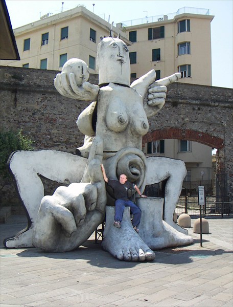 64 В Генуе стоит статуя...